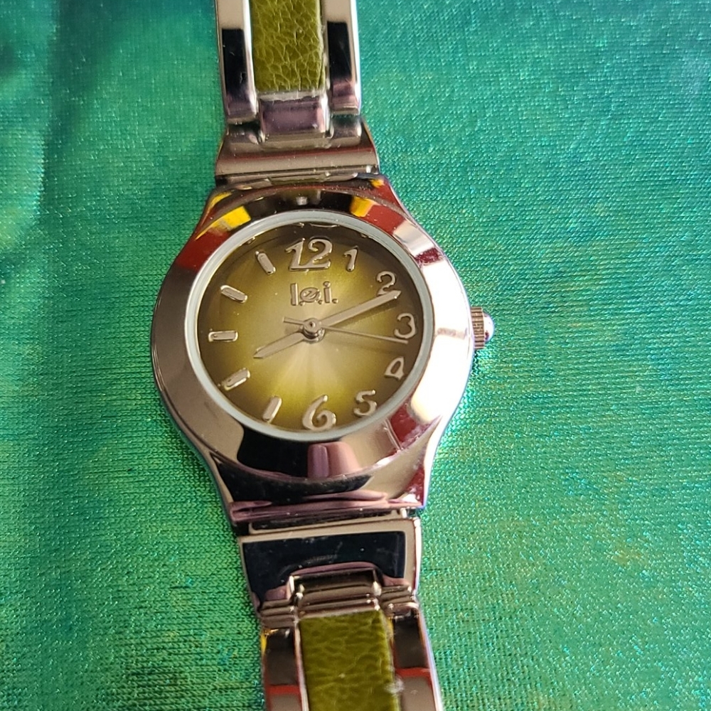 Watch - Picture 2 of 4